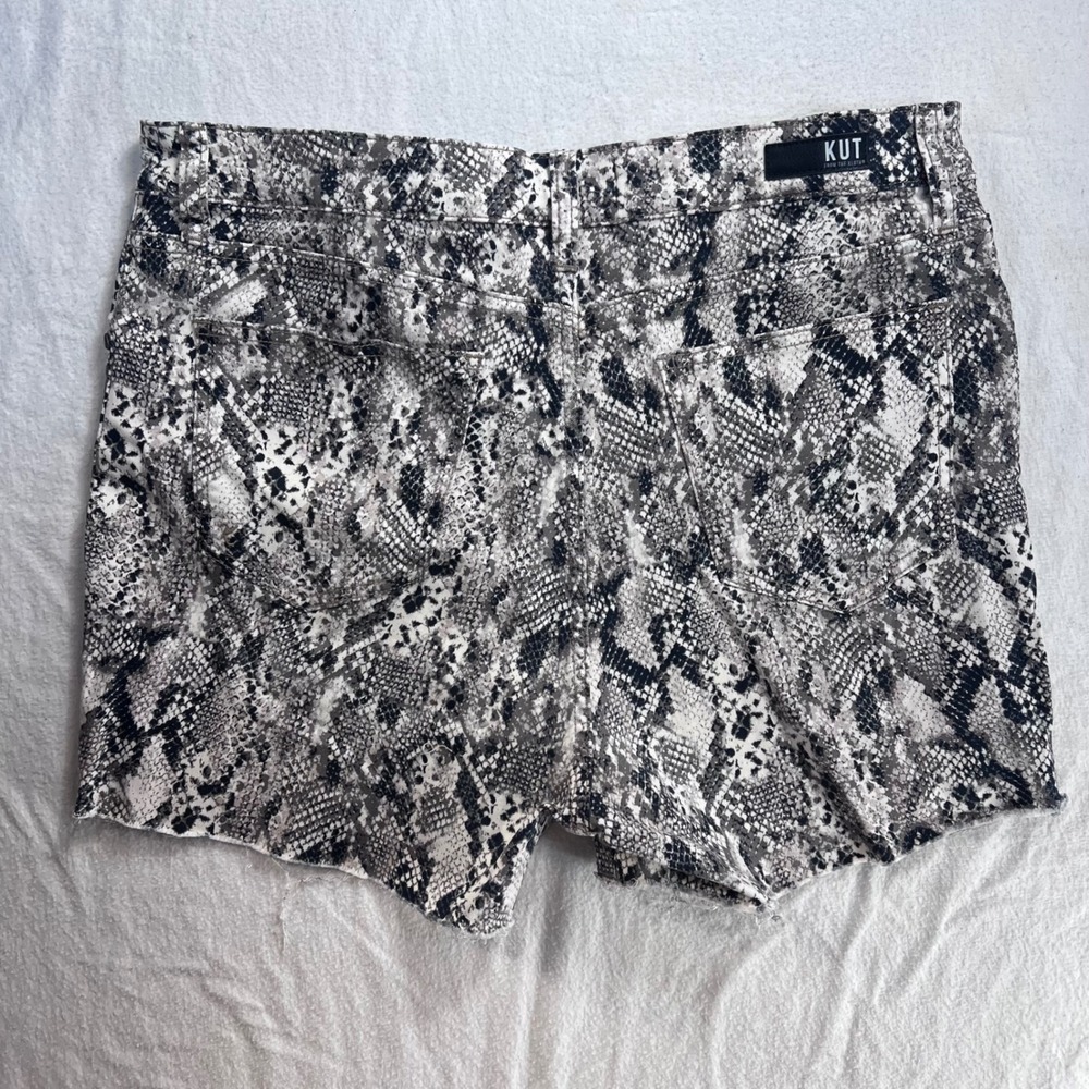 KUT from the Kloth Gidget High Rise Snakeskin Denim Shorts Snake Print - Picture 7 of 7